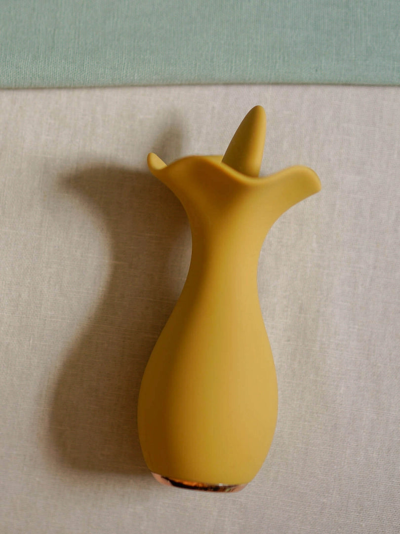 Myrtle Licking Tongue Vibrator | THE NATURAL LOVE COMPANY