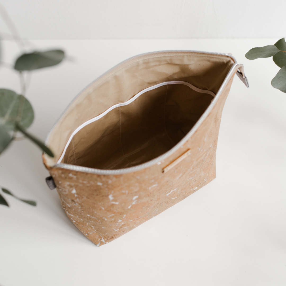 CARRY COURAGE | Adventurer Cosmetics Bag