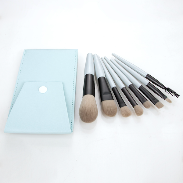 ROOTS BEAUTY | Travel Makeup Brush Set of 8